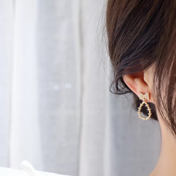 👏🏼14K Gold Plated Stud Earrings - Picture 3 of 10